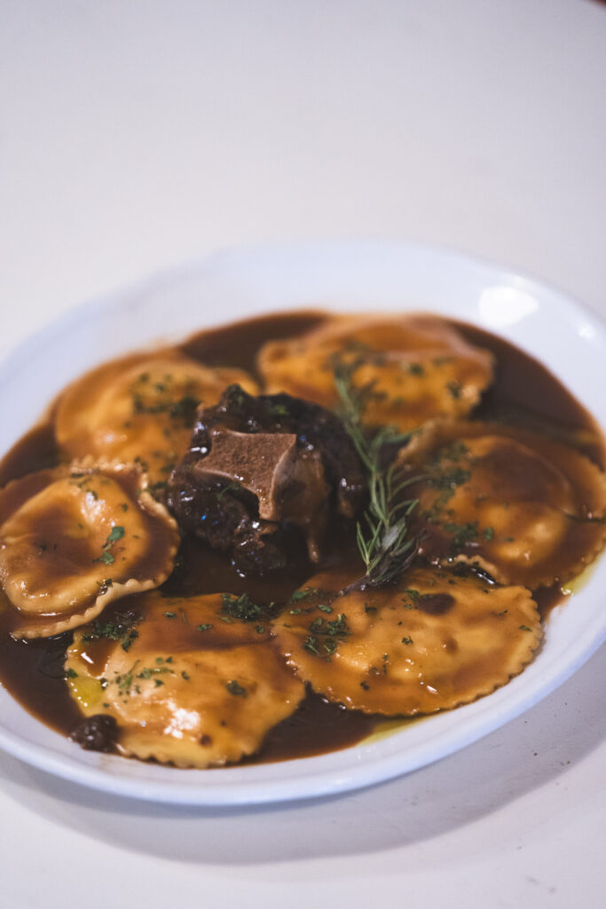 Raviolones de Rabo De Toro Con Su Salsa